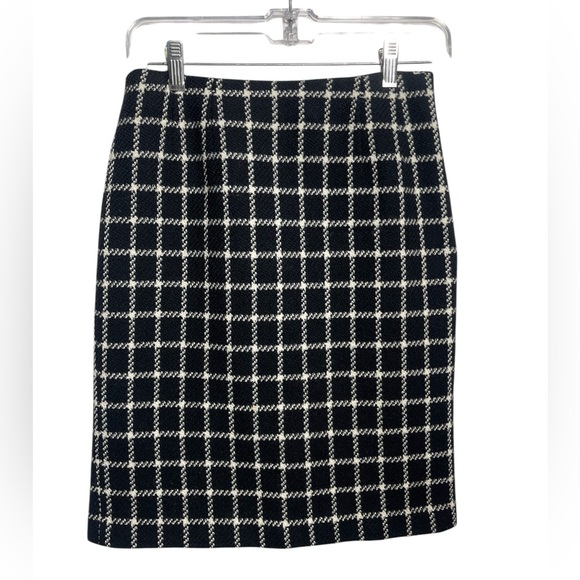 Talbots Dresses & Skirts - Talbots skirt size‎ 4 black & white tweed 100% wool pencil skirt PERFECT! 🖤